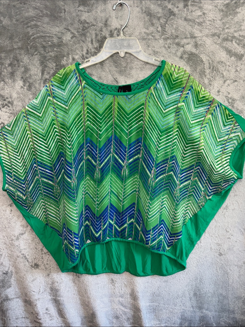 New Directions Lg Green Chevron Print Womens Top - Lightweight Blouse